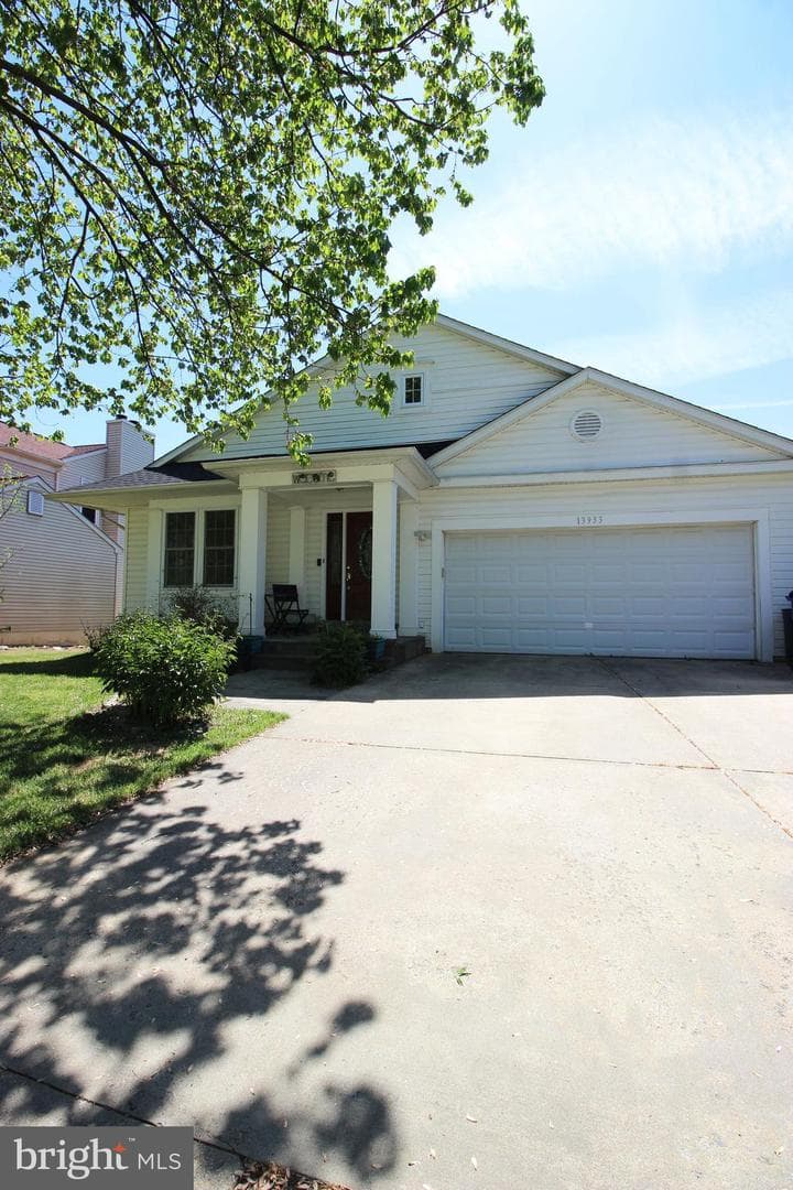 13933 Saddleview Drive photo 1