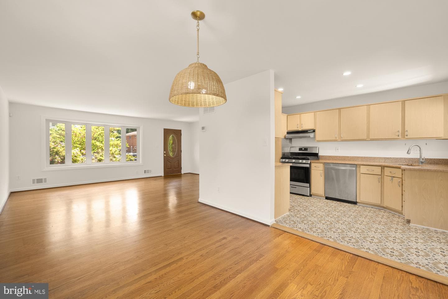 9512 Flower Avenue photo 8