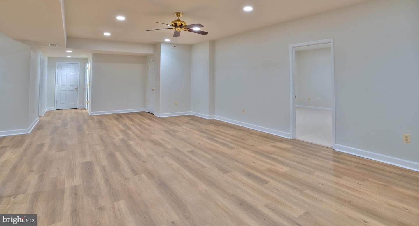 4300 Pinetree Road photo 44