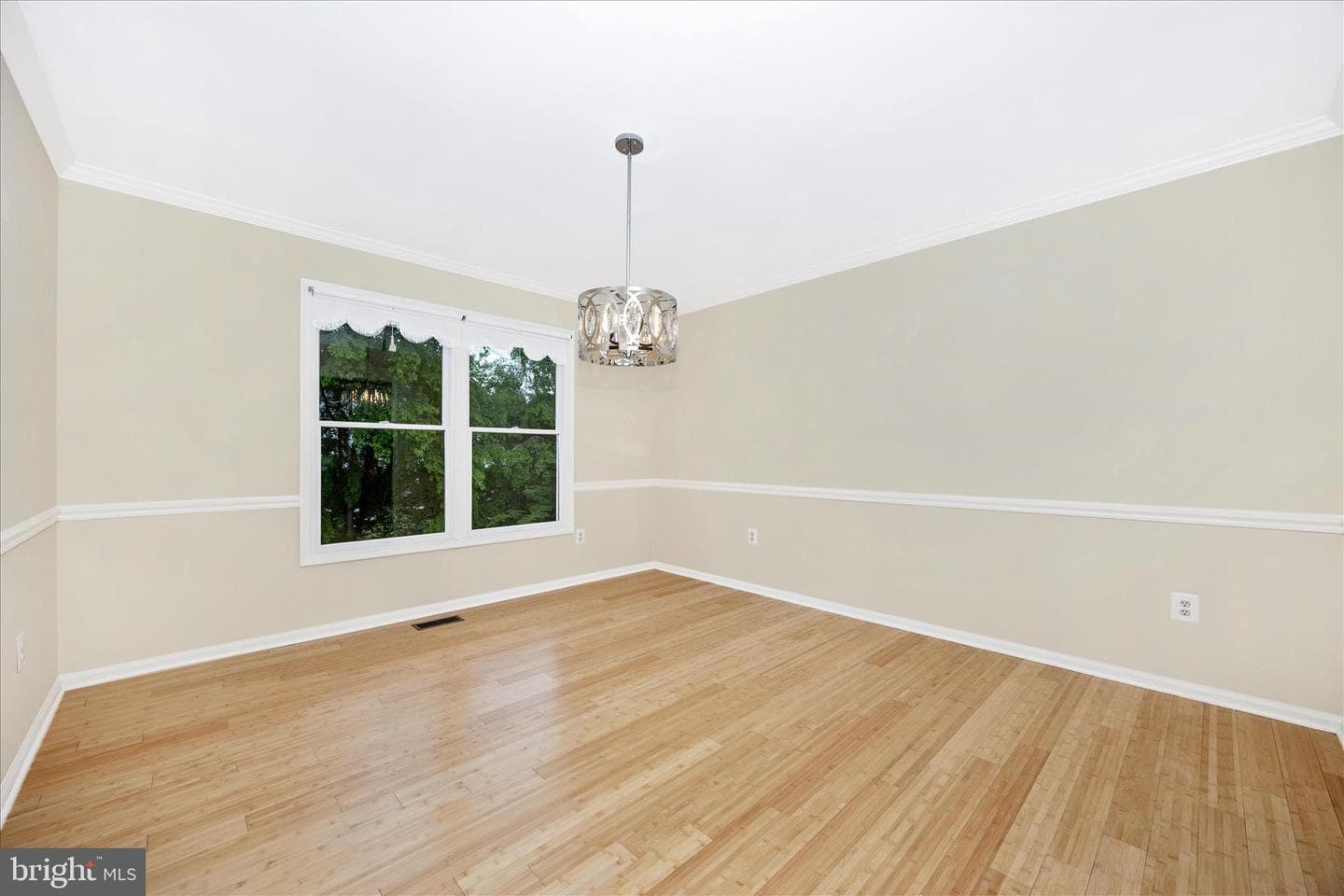 2433 Henslowe Drive photo 9