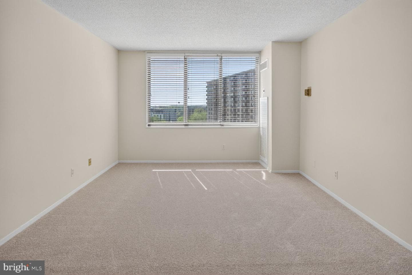 5225 Pooks Hill Road #1301n photo 12