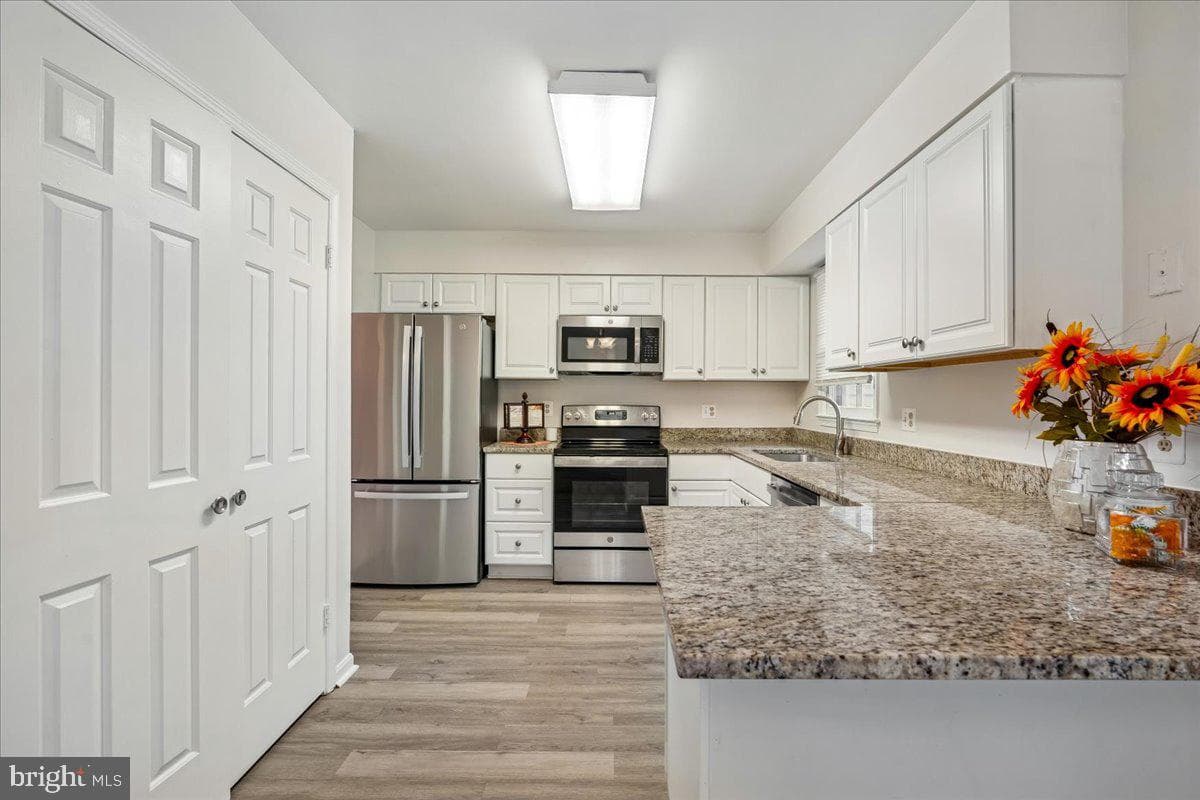 2047 Featherwood Street photo 18