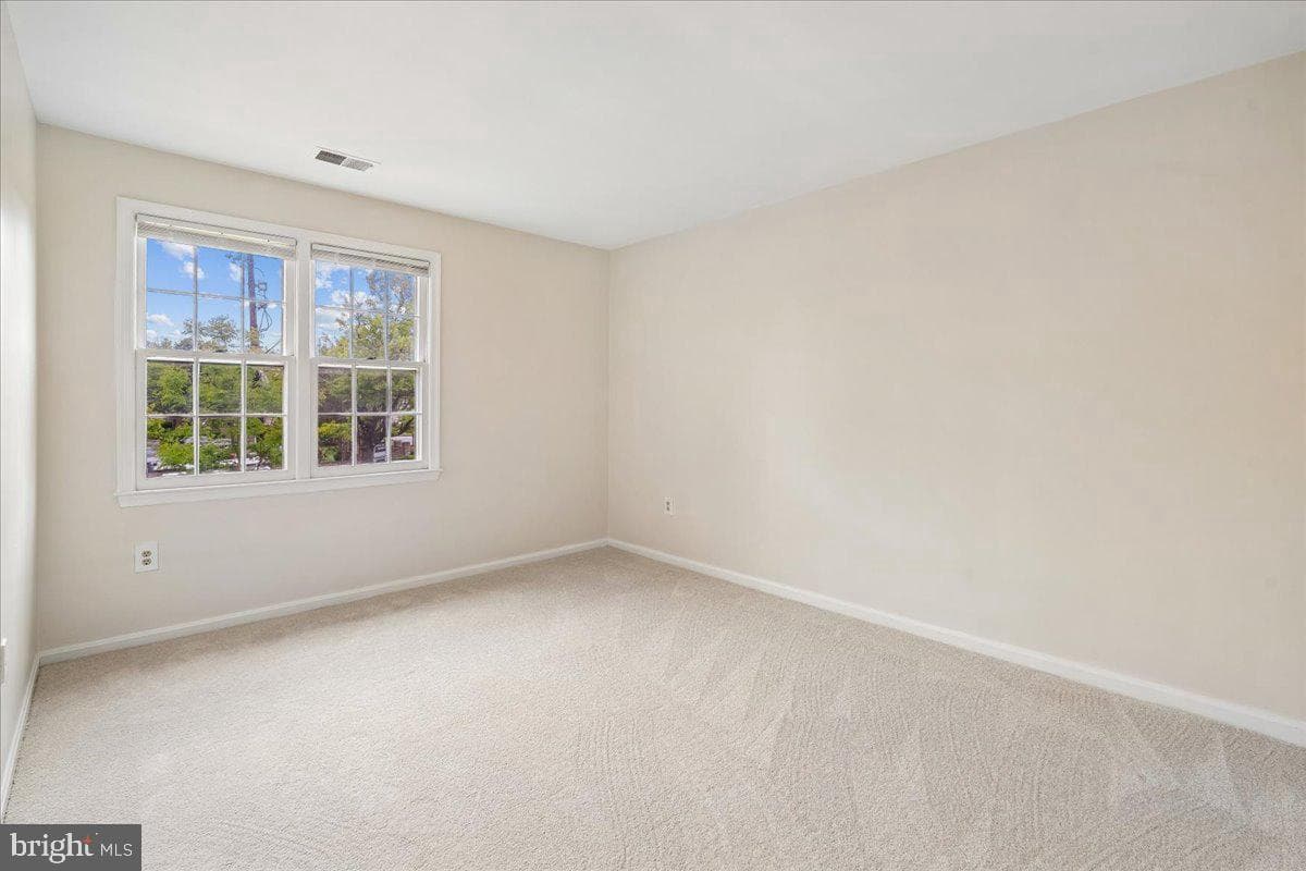 2047 Featherwood Street photo 38