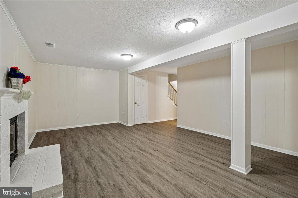 2047 Featherwood Street photo 43
