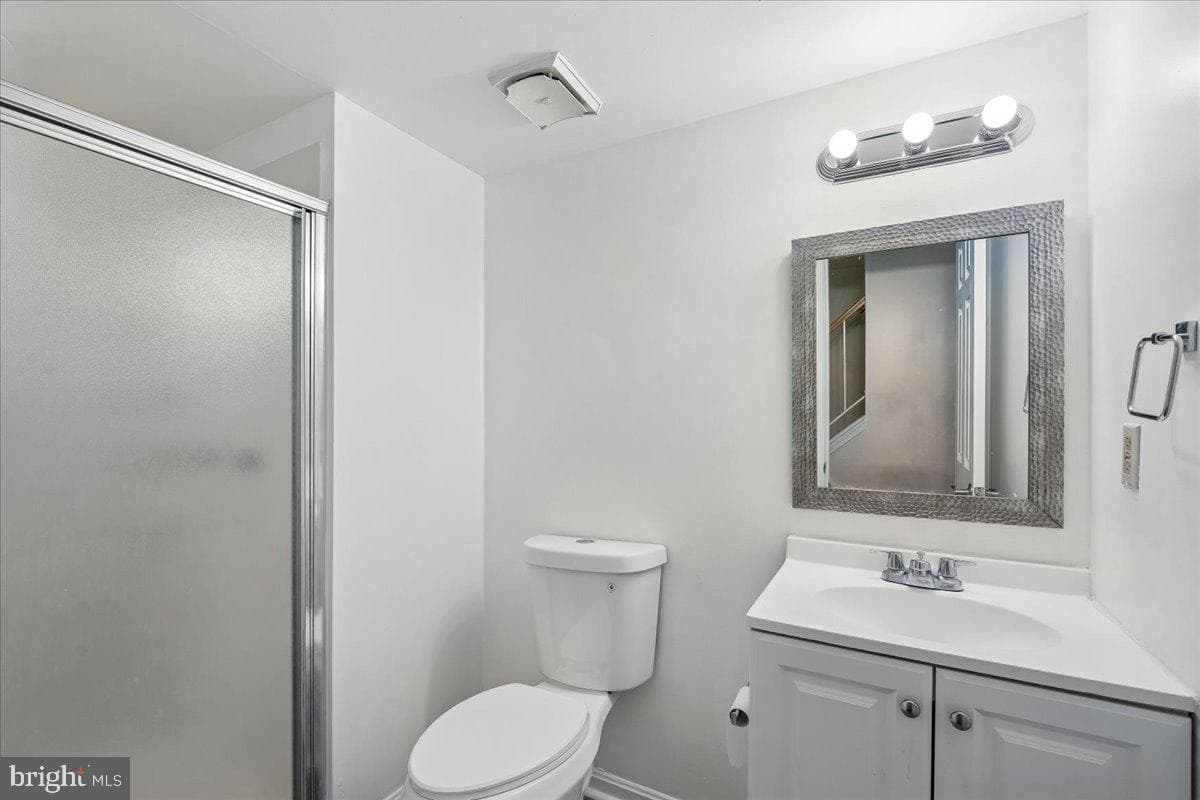 2047 Featherwood Street photo 45