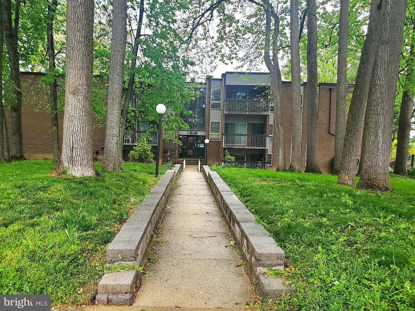 2207 Greenery Lane #103-8 photo 2