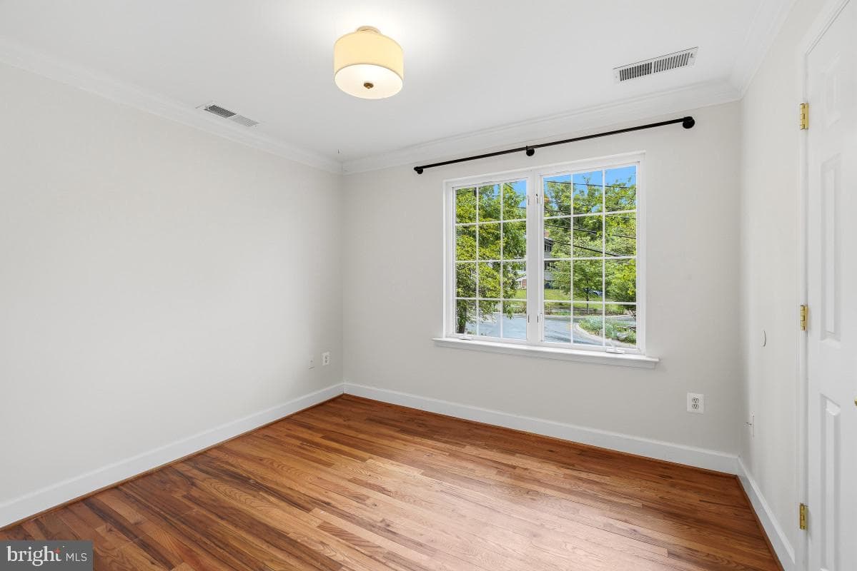 705 Elm Avenue photo 26