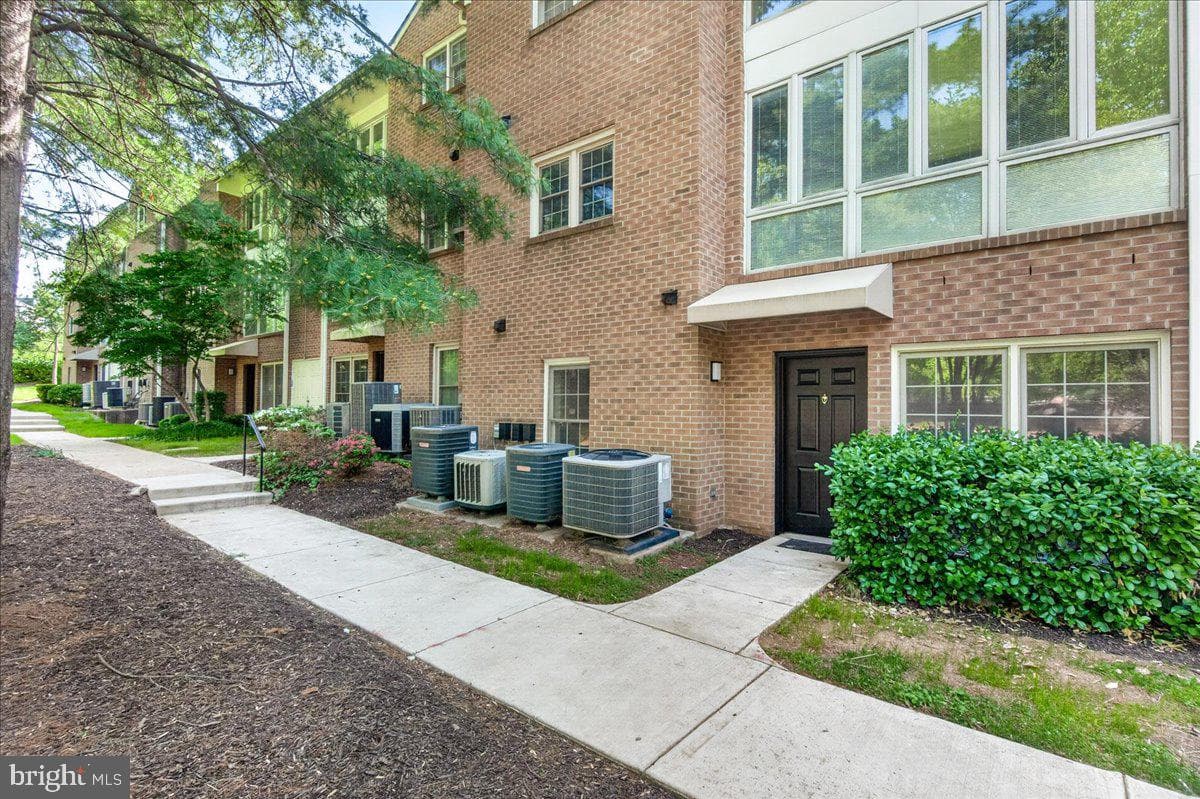 5700 Brewer House Circle #t3-11 photo 3