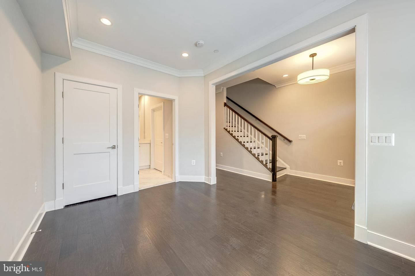 10326 Grosvenor Place photo 21