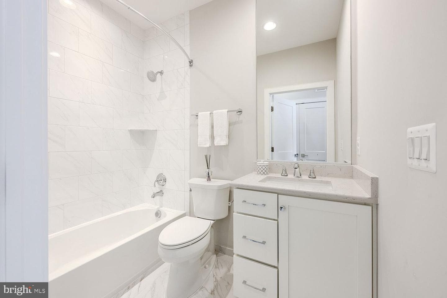 10326 Grosvenor Place photo 24