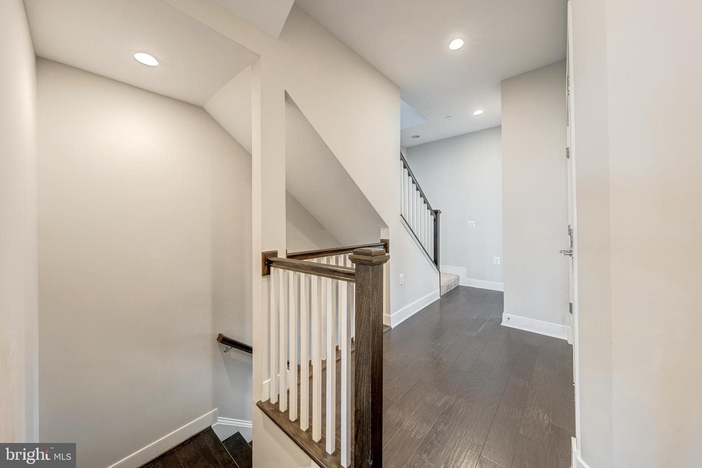 10326 Grosvenor Place photo 26