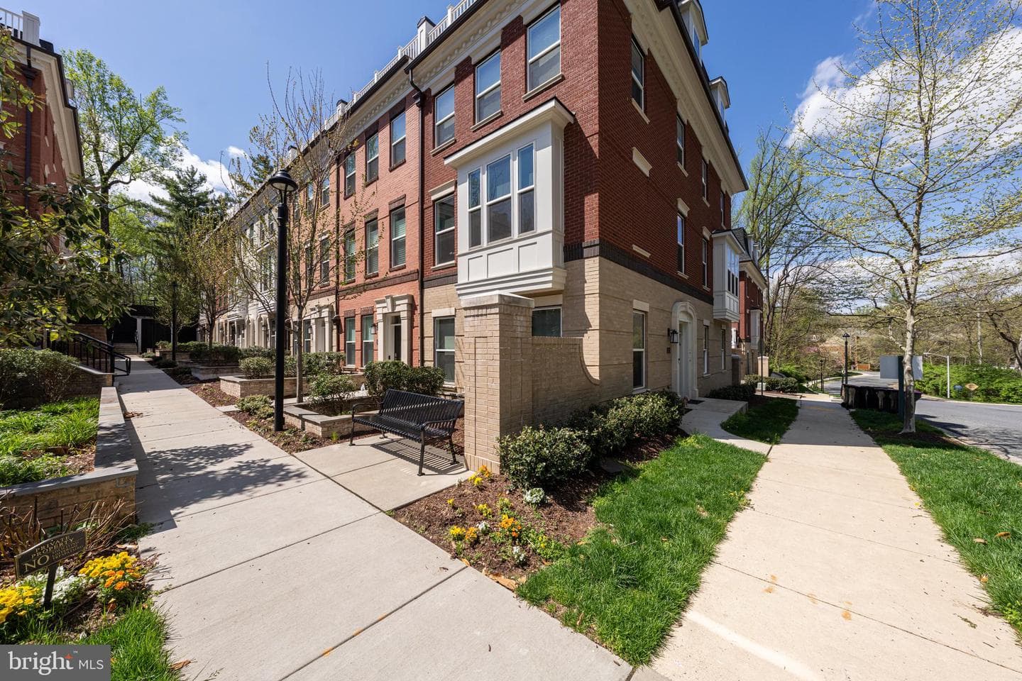 10326 Grosvenor Place photo 3
