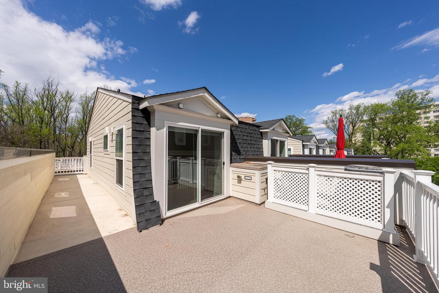 10326 Grosvenor Place photo 46