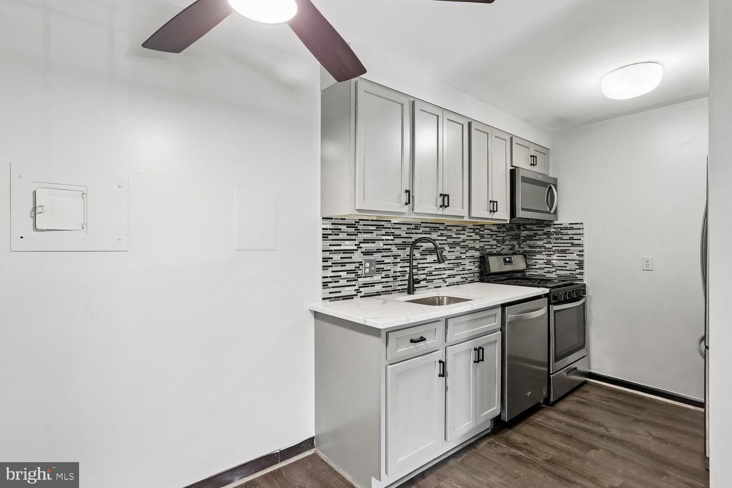 2201 Greenery Ln # 104-11 photo 13
