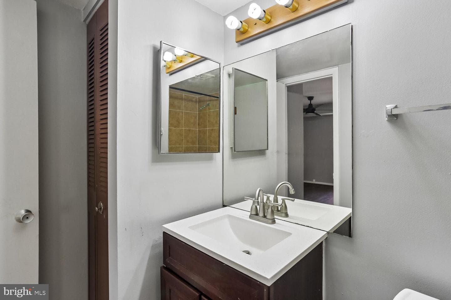 2201 Greenery Ln # 104-11 photo 17