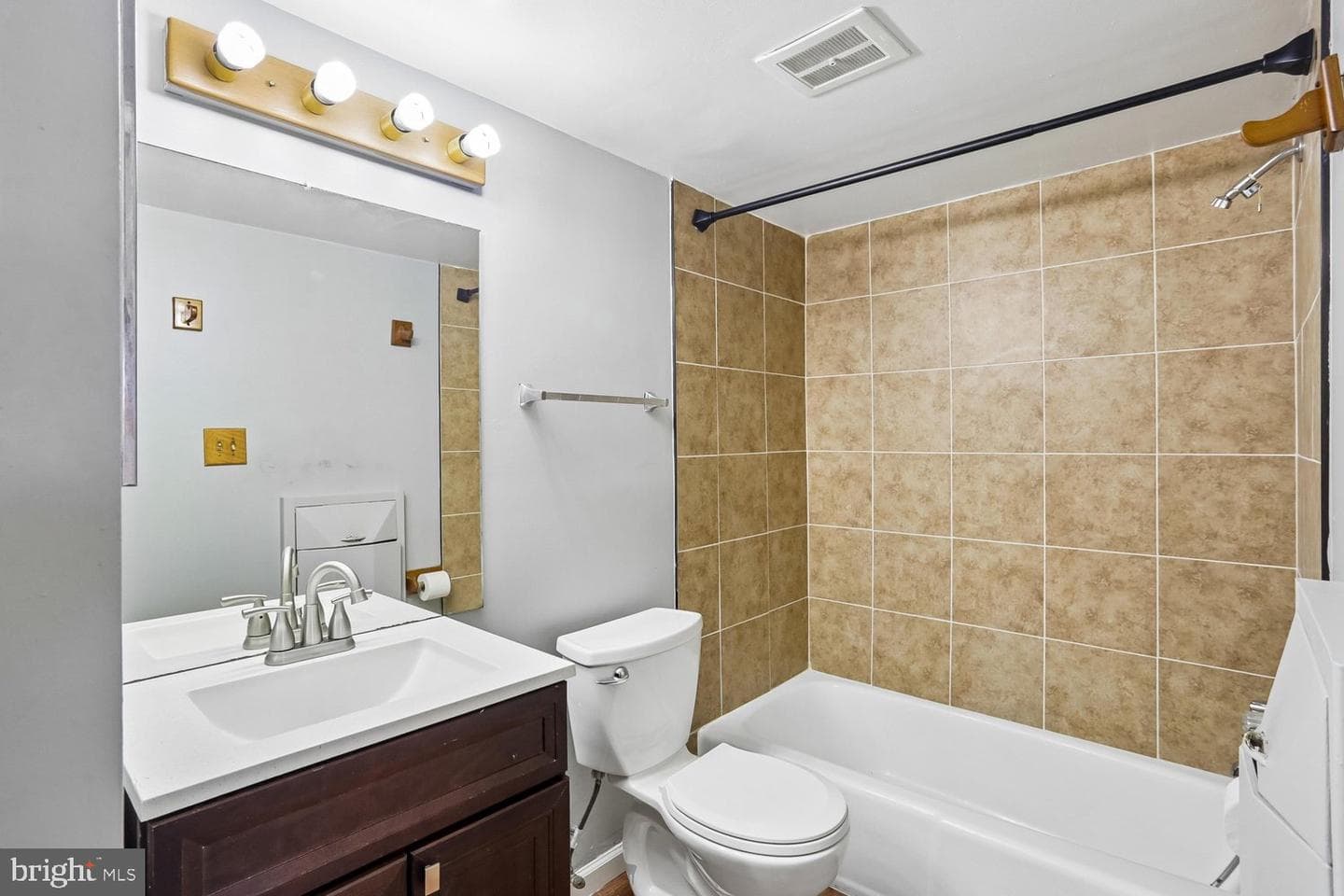 2201 Greenery Ln # 104-11 photo 18