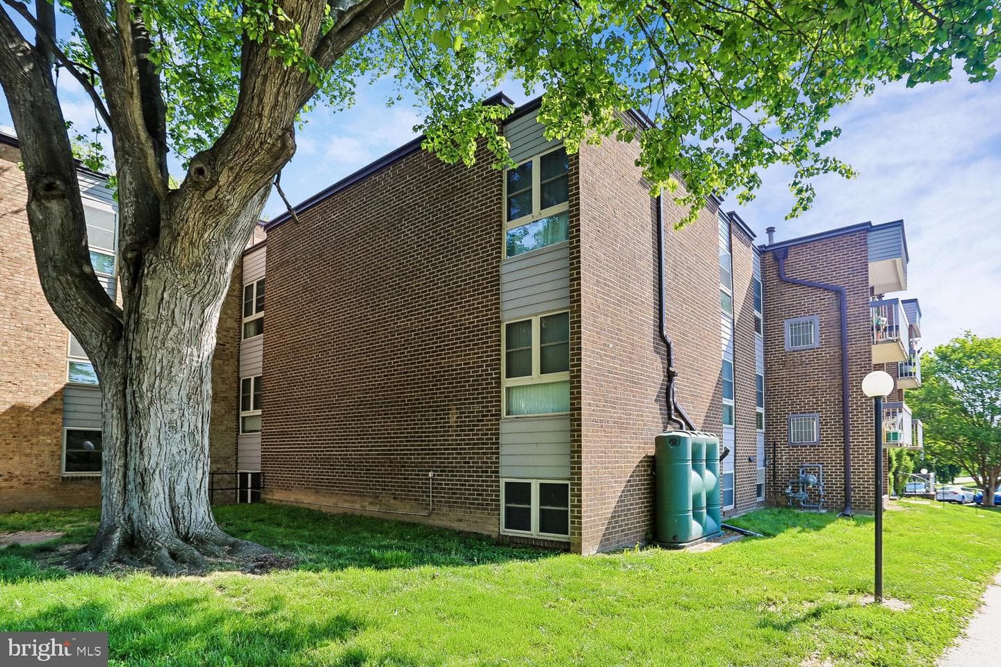 2201 Greenery Ln # 104-11 photo 2