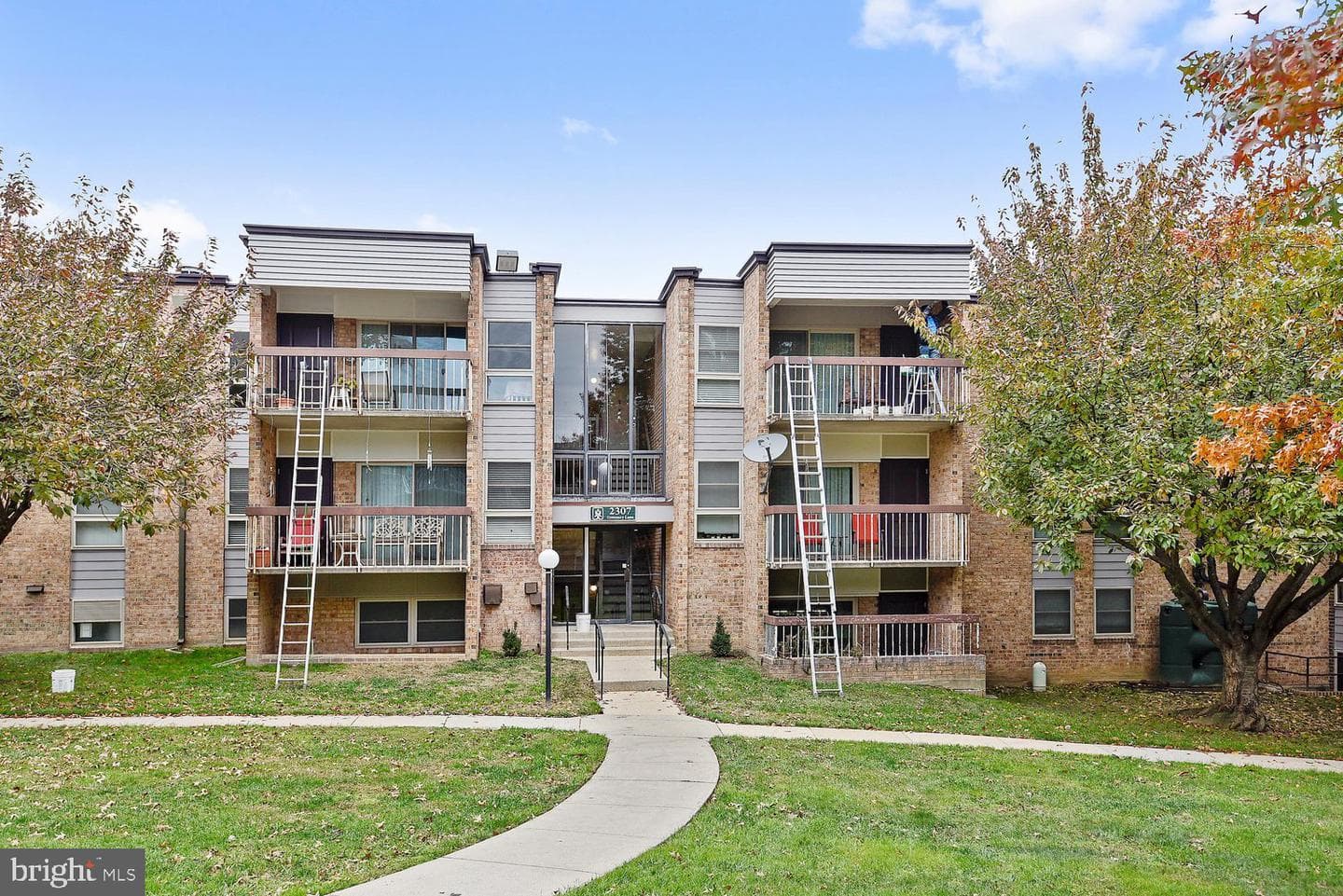 2201 Greenery Ln # 104-11 photo 38