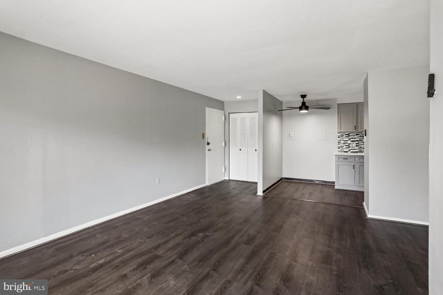 2201 Greenery Ln # 104-11 photo 8