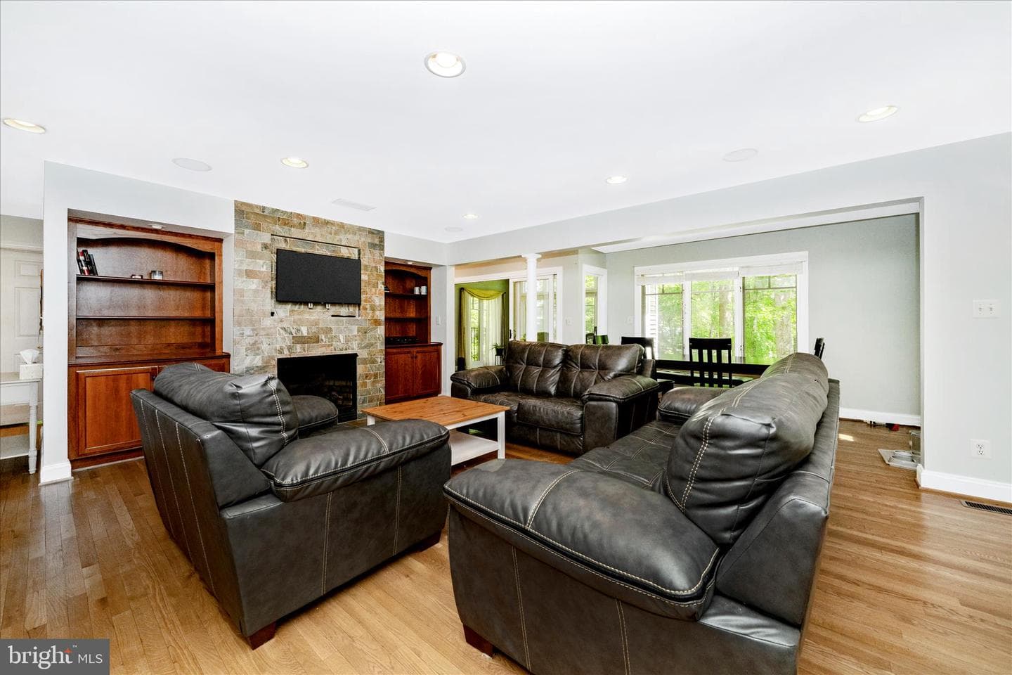9328 Garden Court photo 9