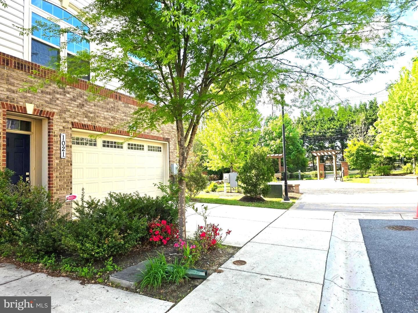 1021 Mutual Place photo 3