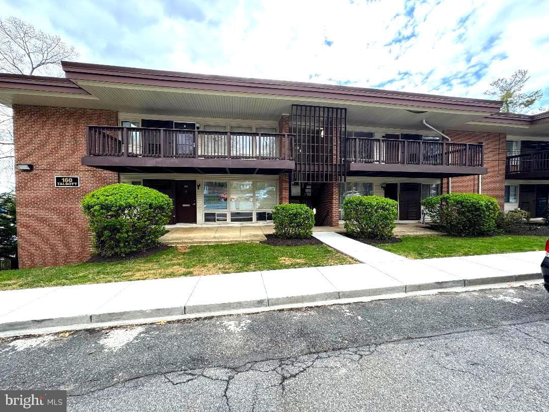 160 Talbott Street #205 photo 3