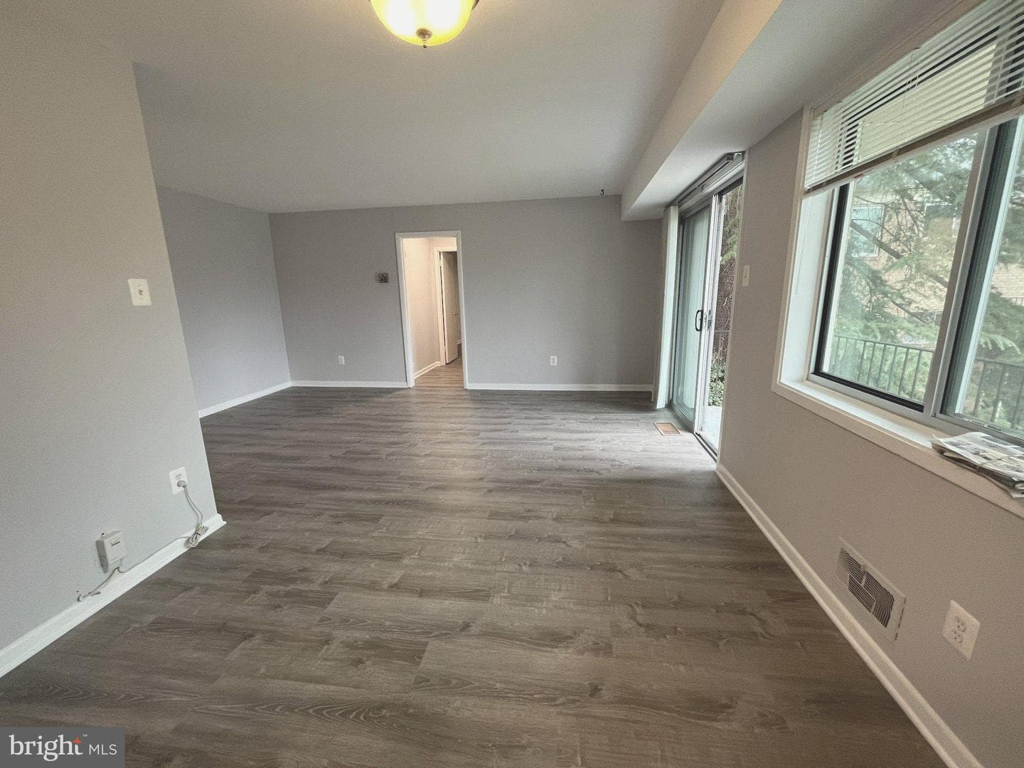 10500 Weymouth Street #104 photo 5