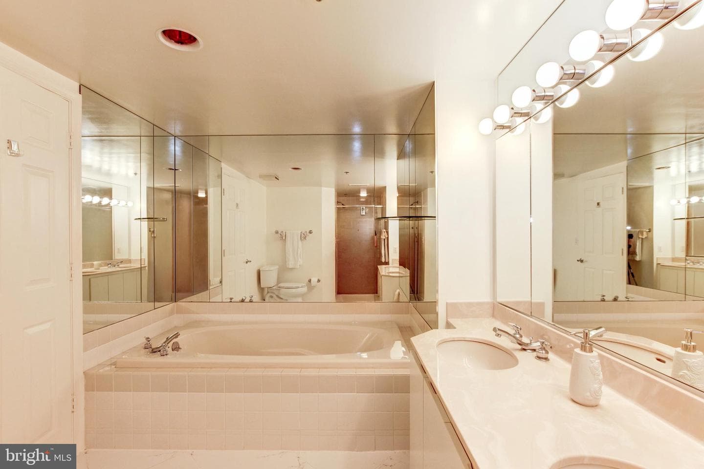 5809 Nicholson Ln # 1116 photo 25