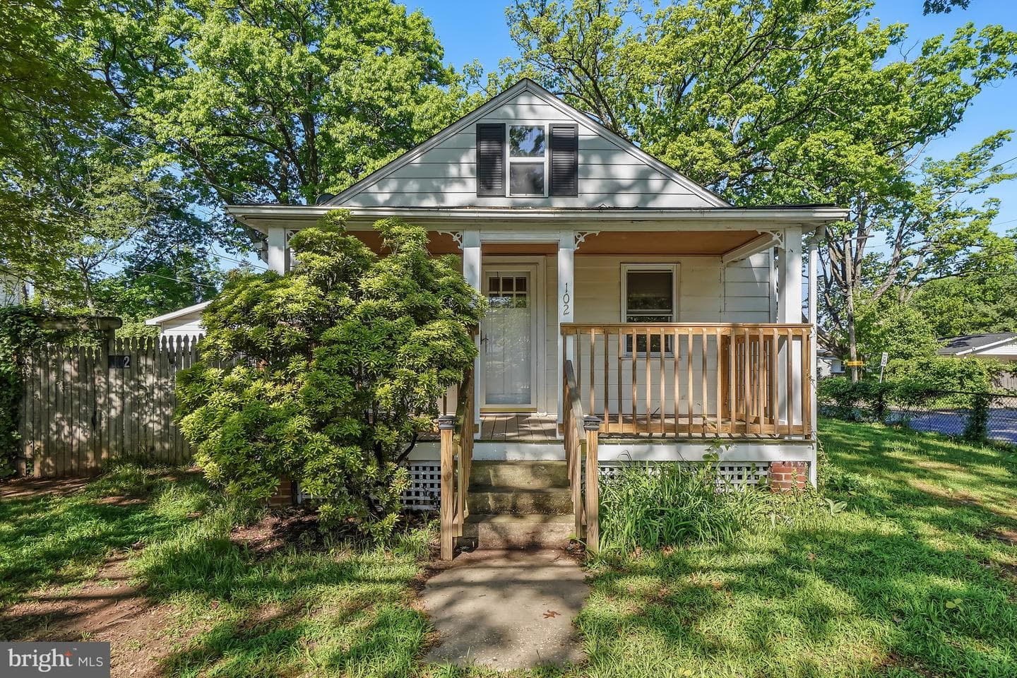 102 N Horners Lane