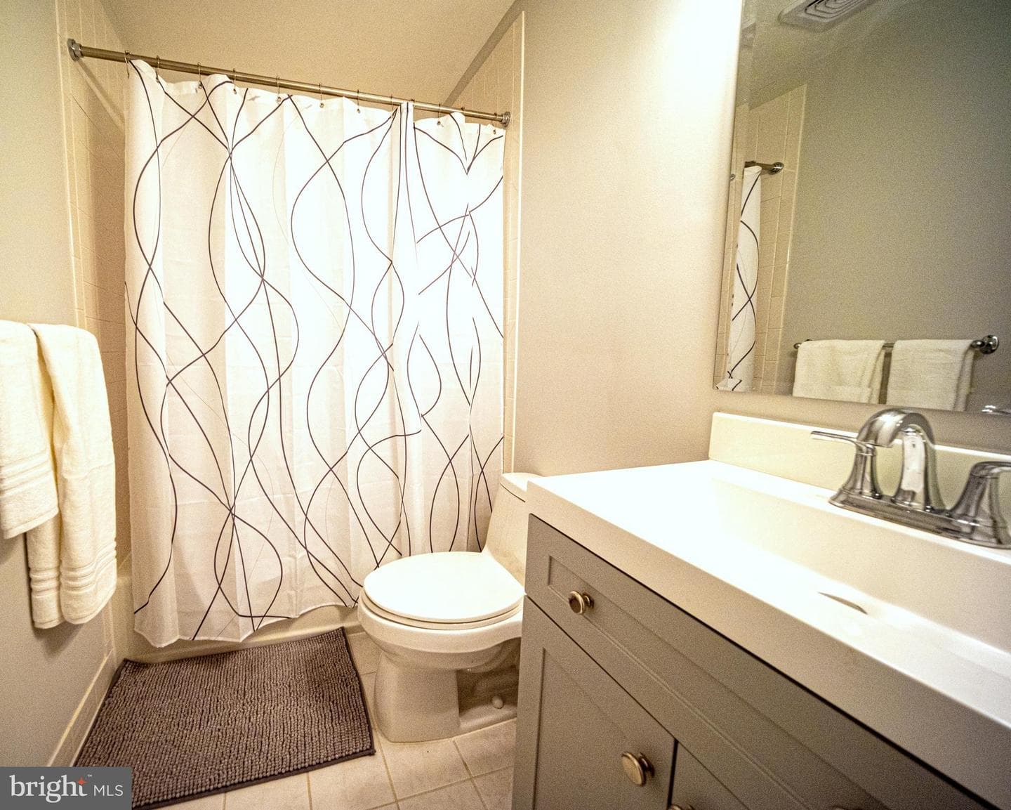 15 Grovepoint Court photo 31