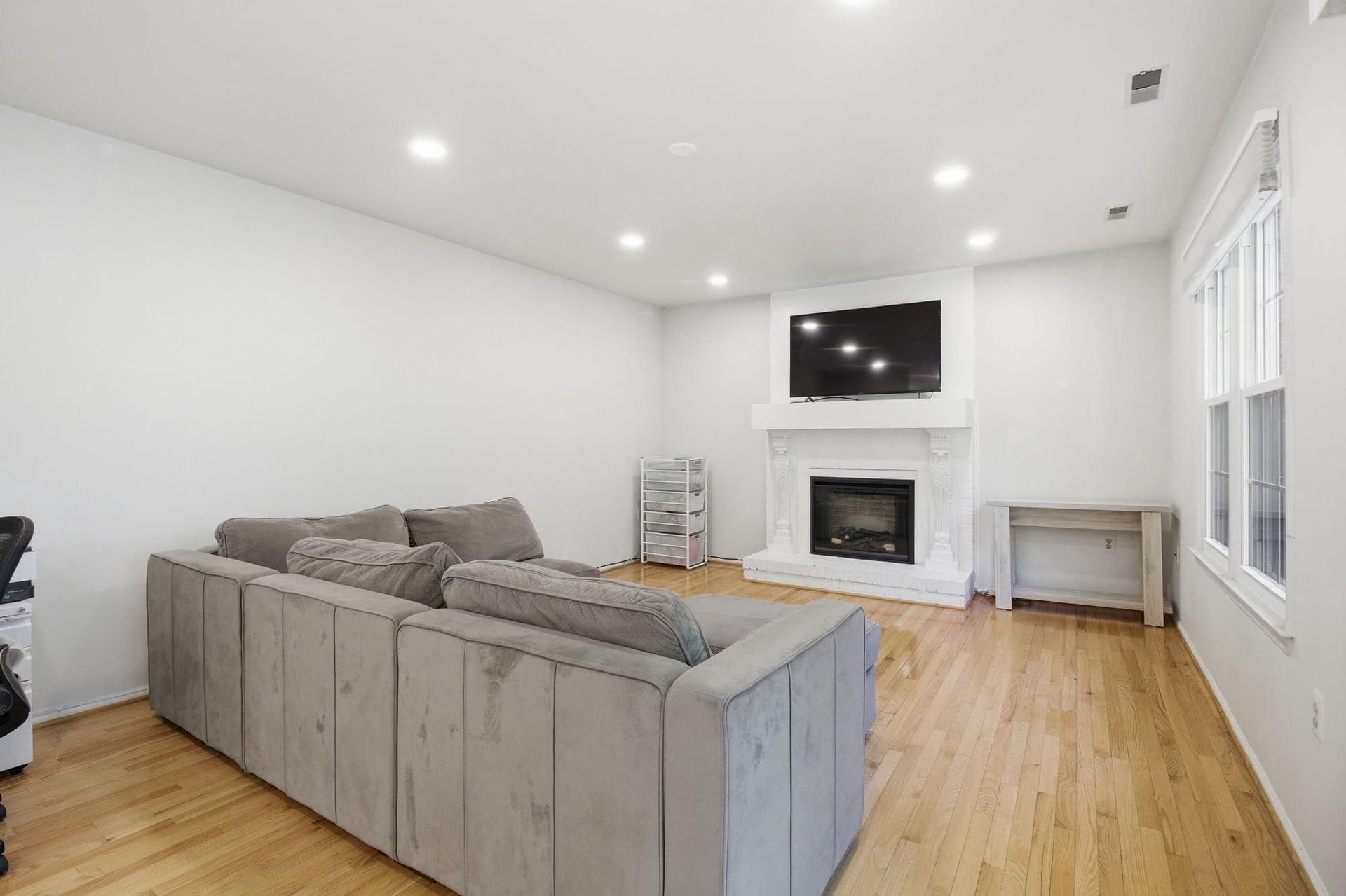 124 Englefield Drive photo 15