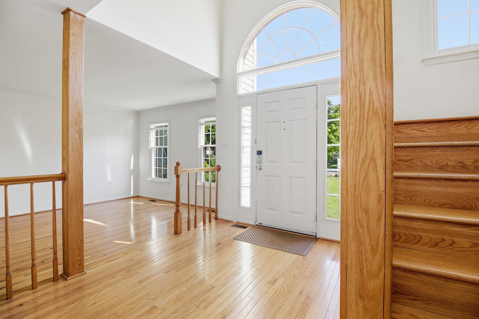 124 Englefield Drive photo 2
