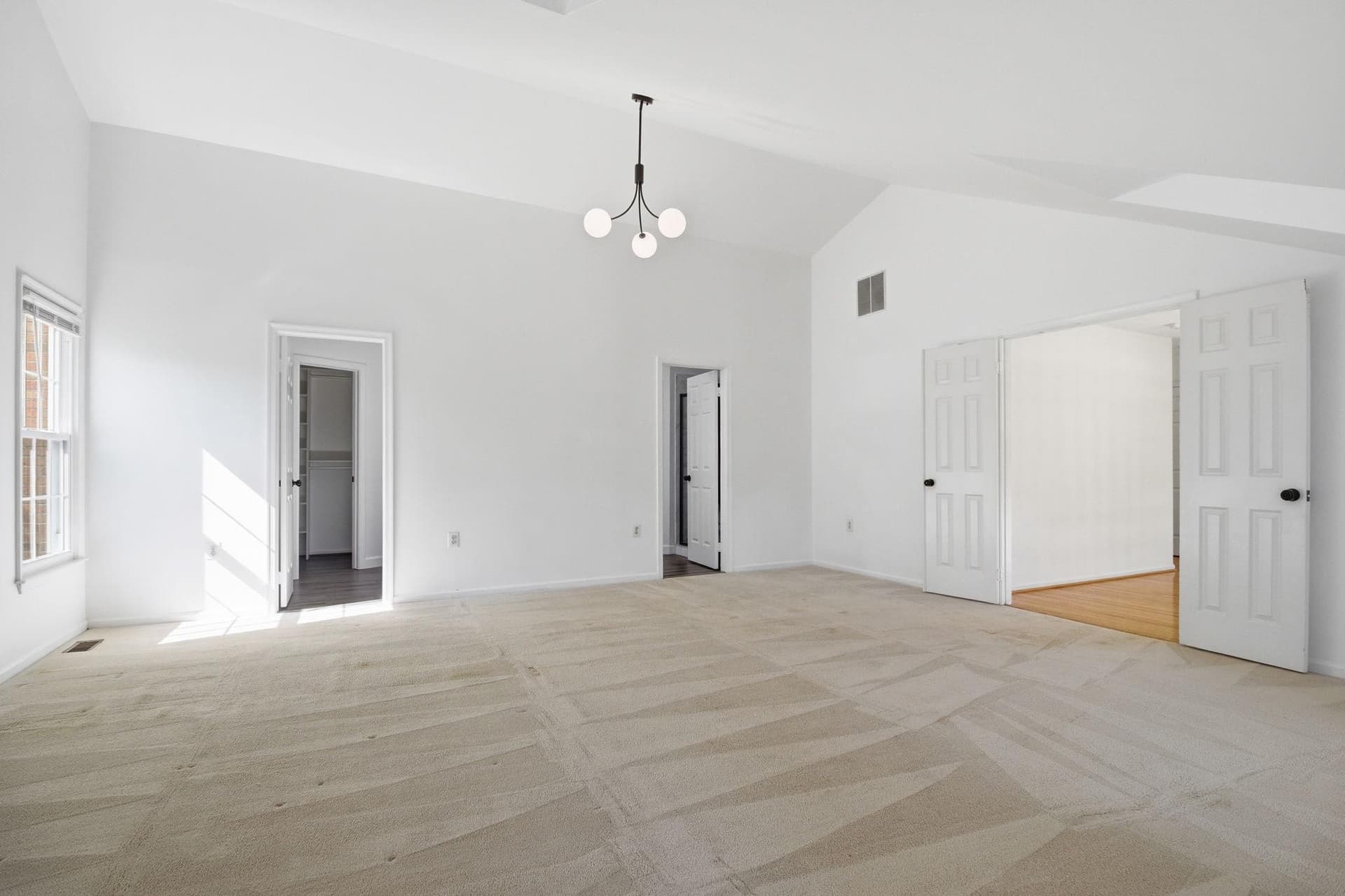 124 Englefield Drive photo 21