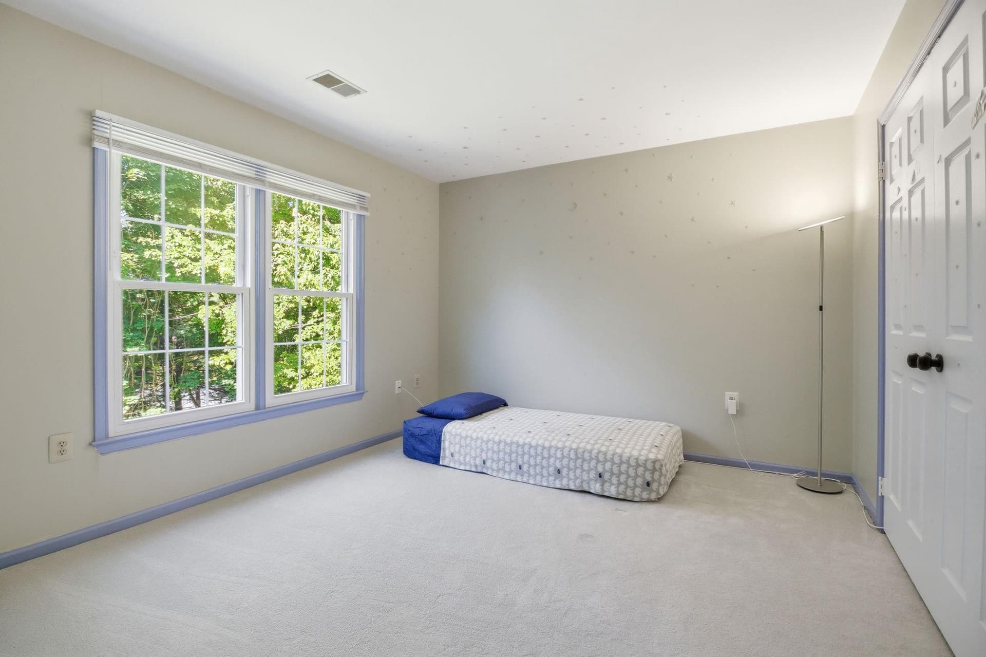124 Englefield Drive photo 28