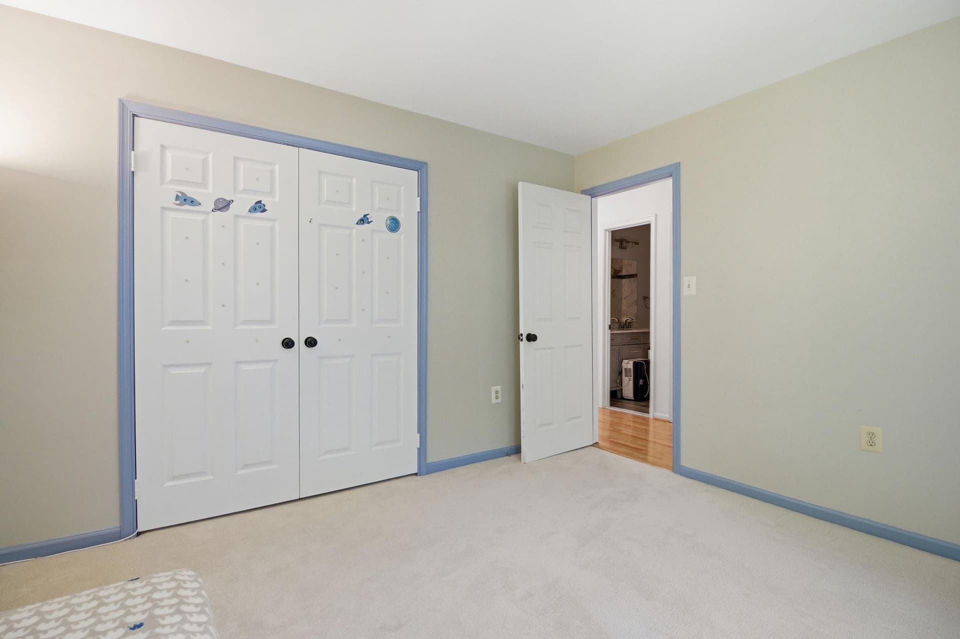 124 Englefield Drive photo 29