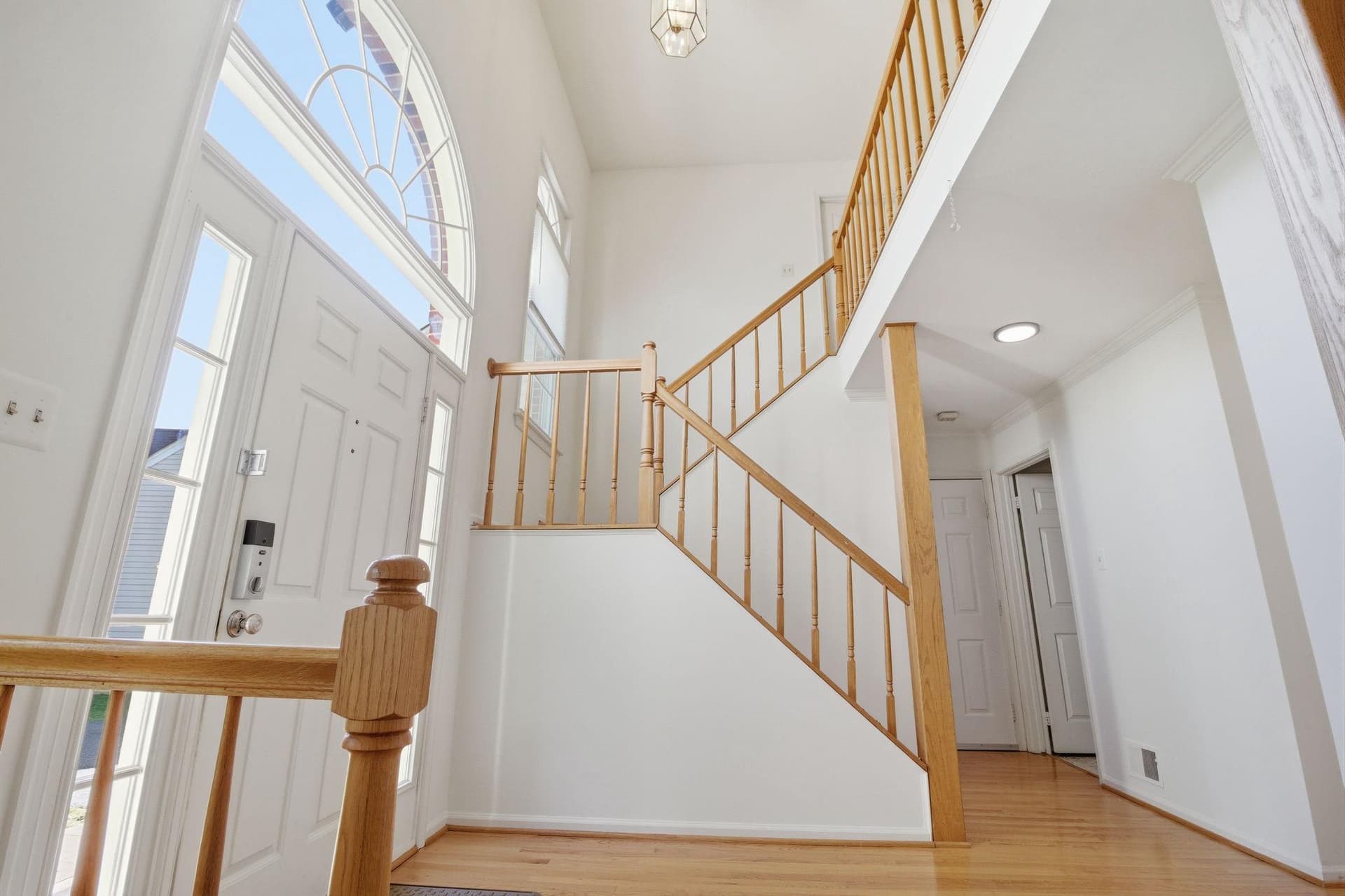 124 Englefield Drive photo 3