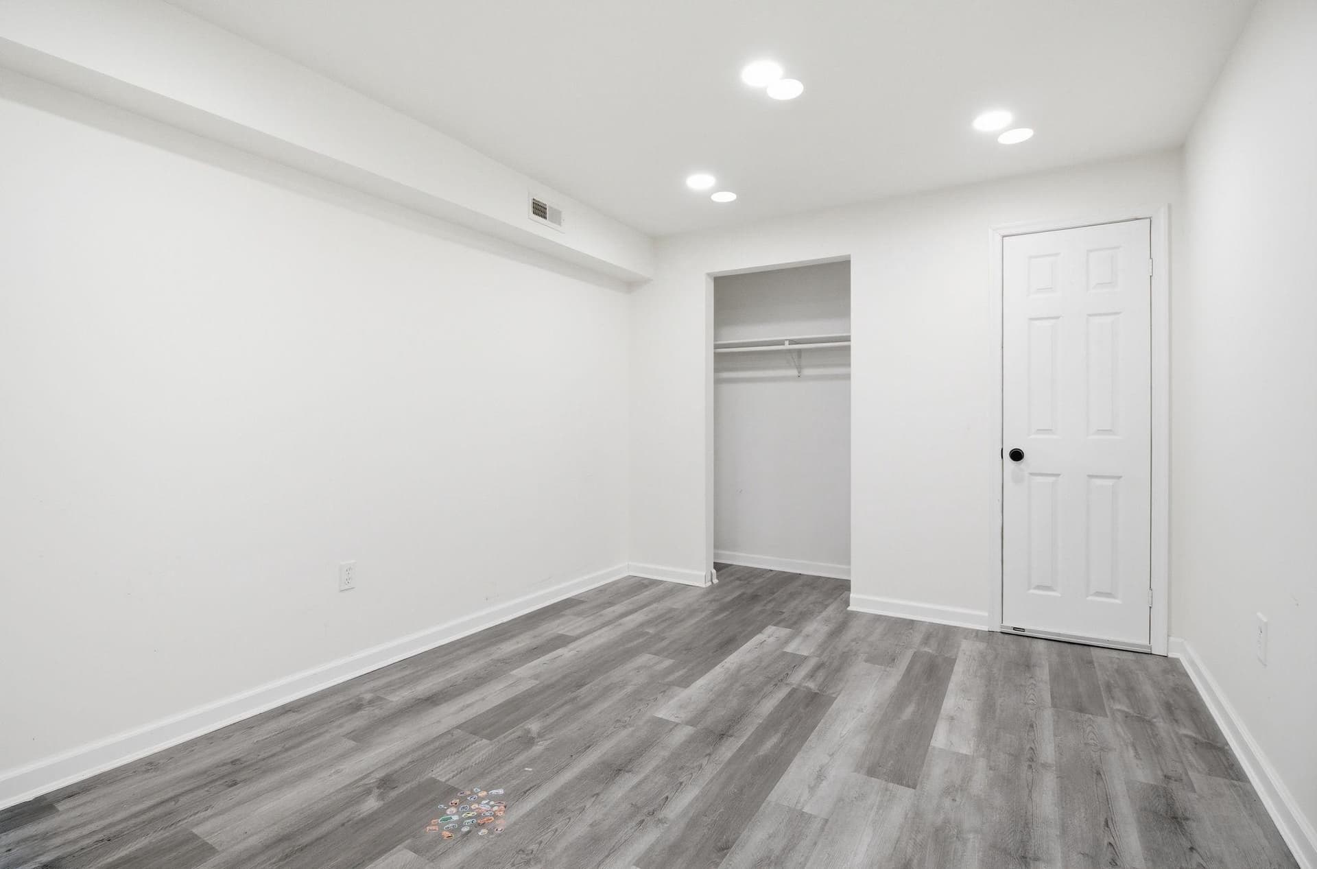 124 Englefield Drive photo 34