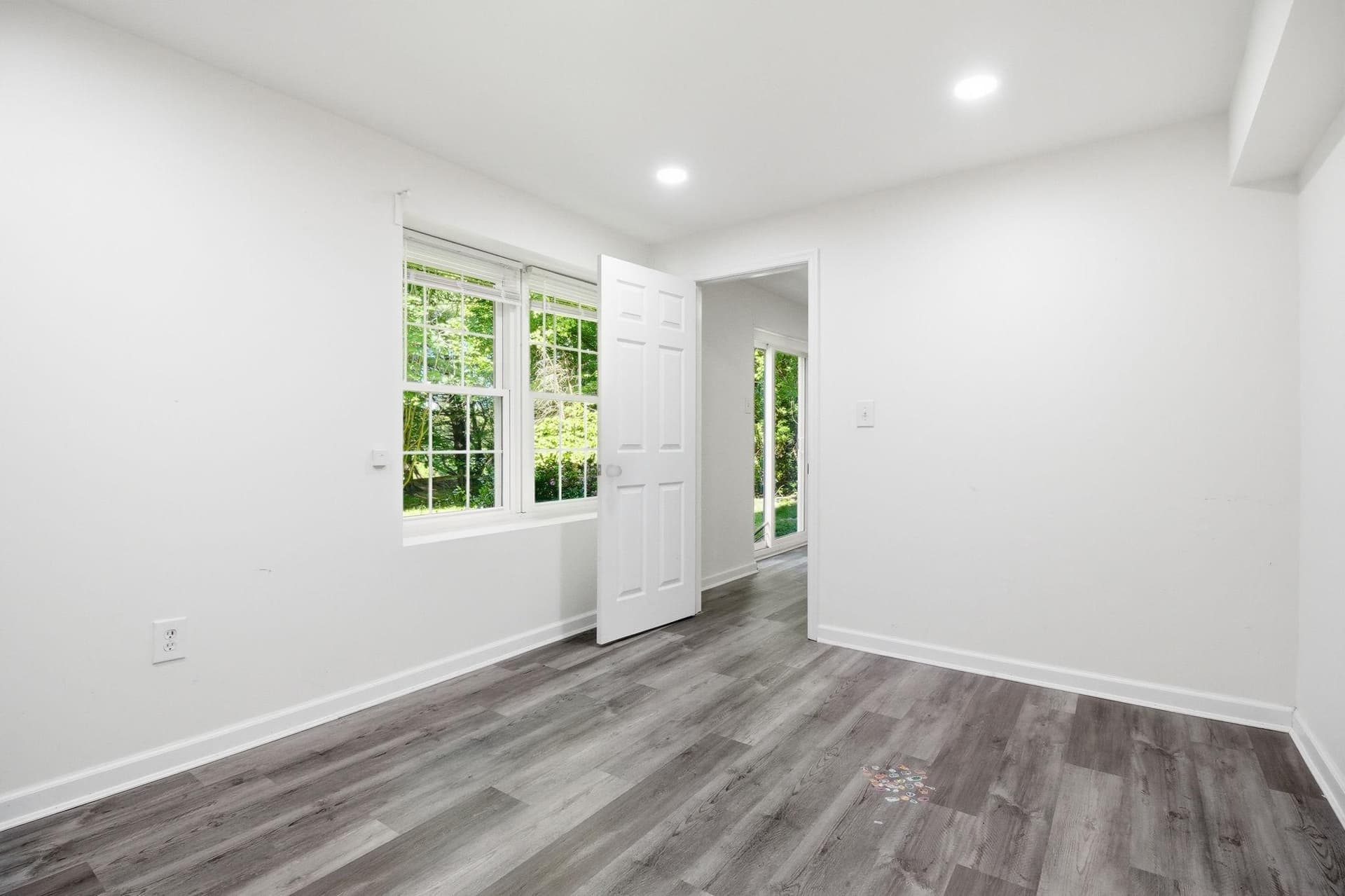 124 Englefield Drive photo 35