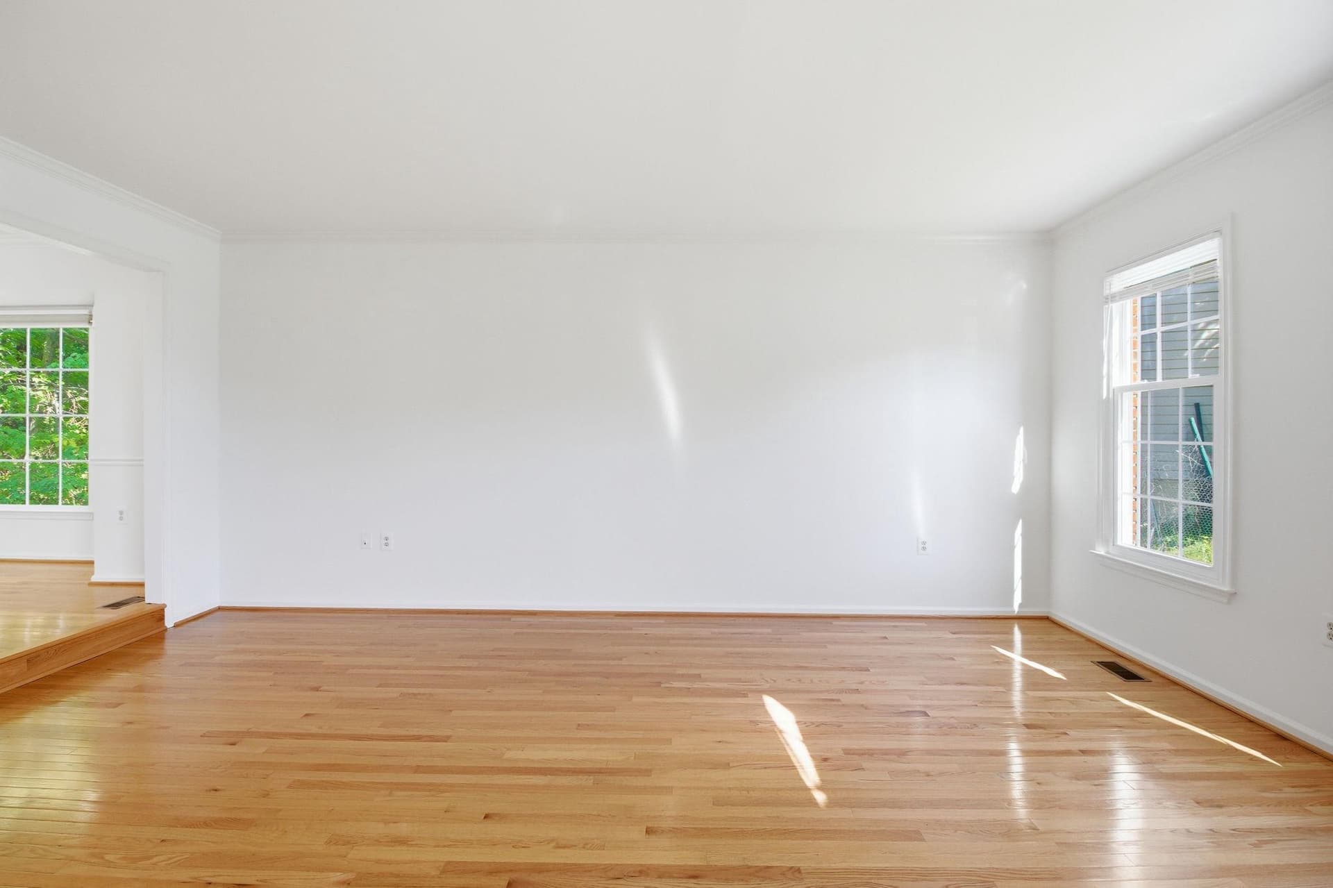 124 Englefield Drive photo 5