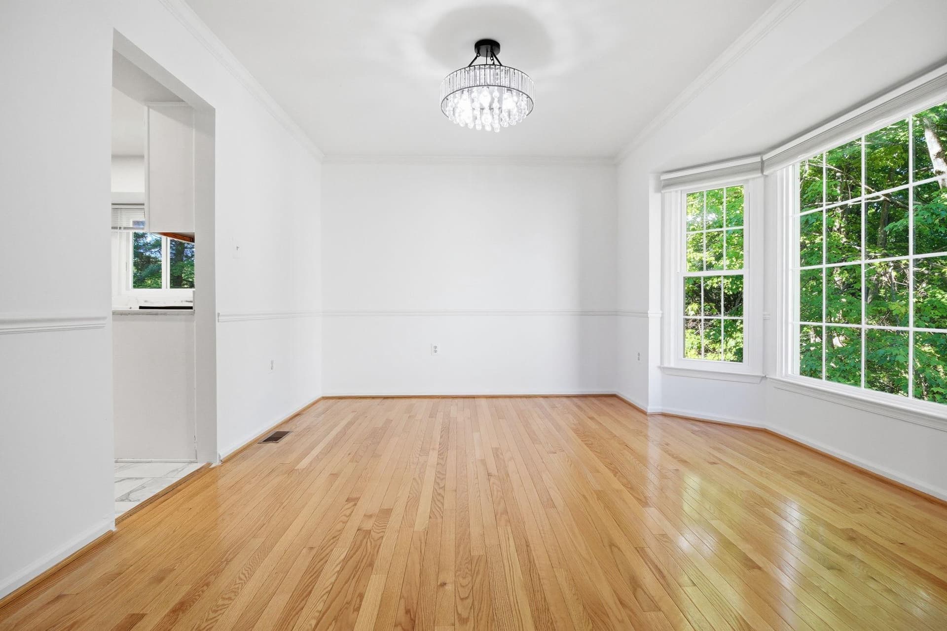 124 Englefield Drive photo 6