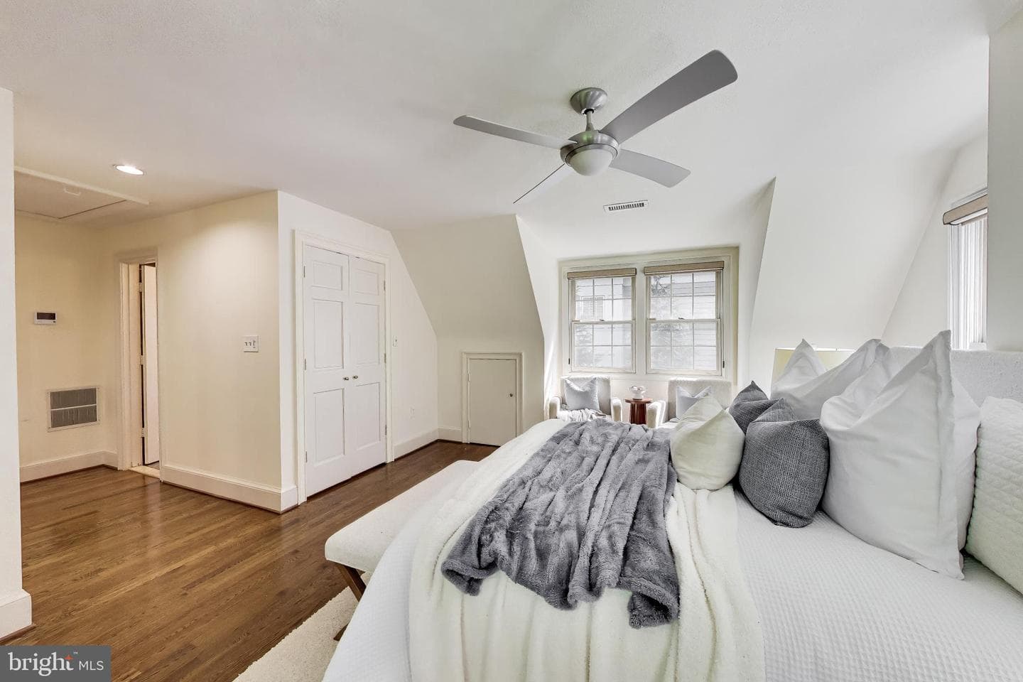 4118 Woodbine Street photo 29