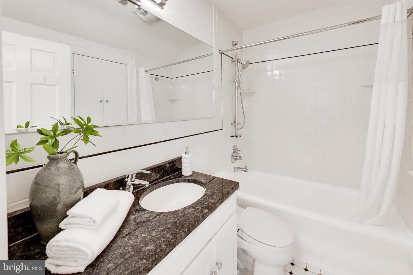 4118 Woodbine Street photo 40