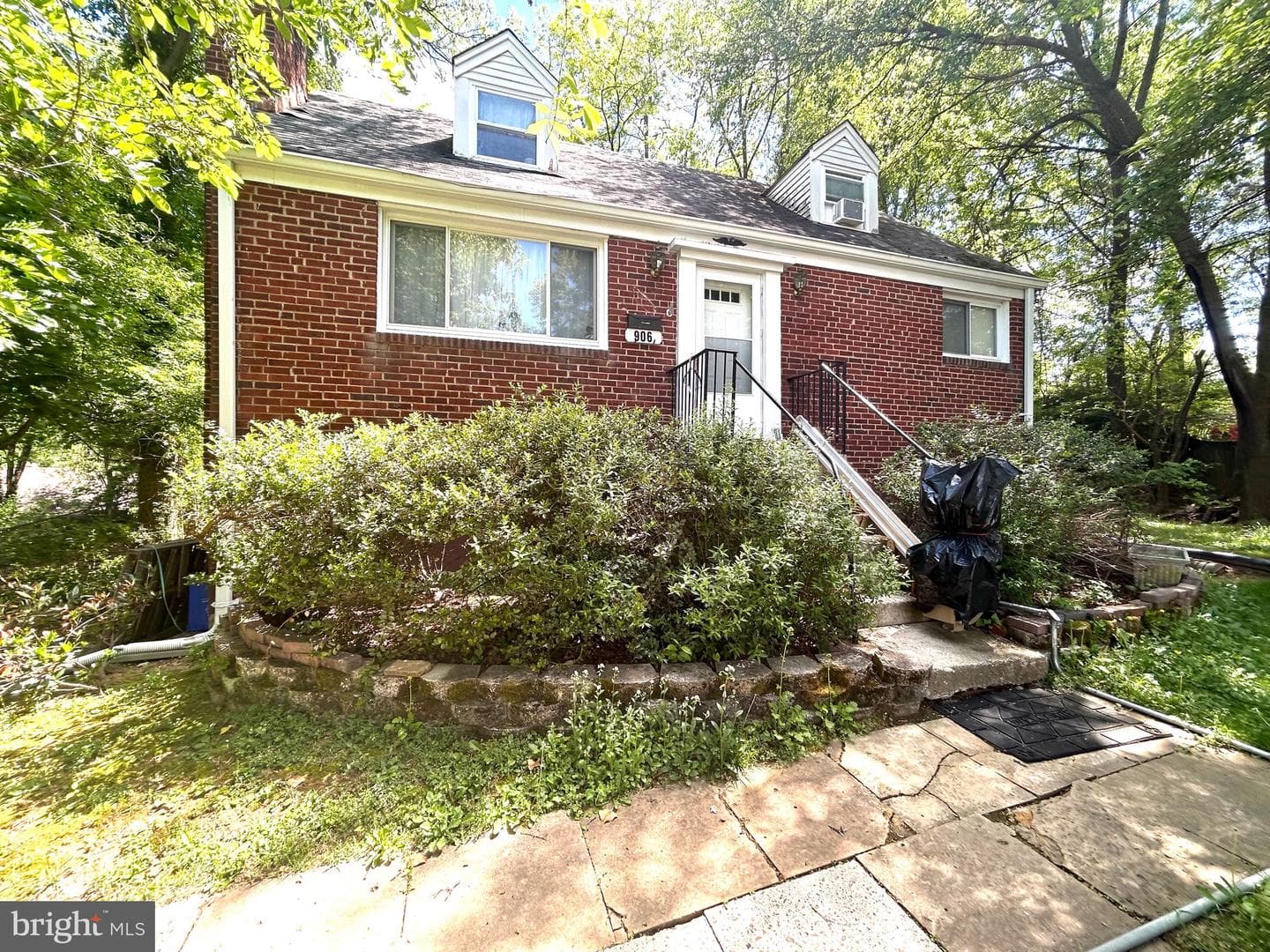 906 Dryden Court photo 3