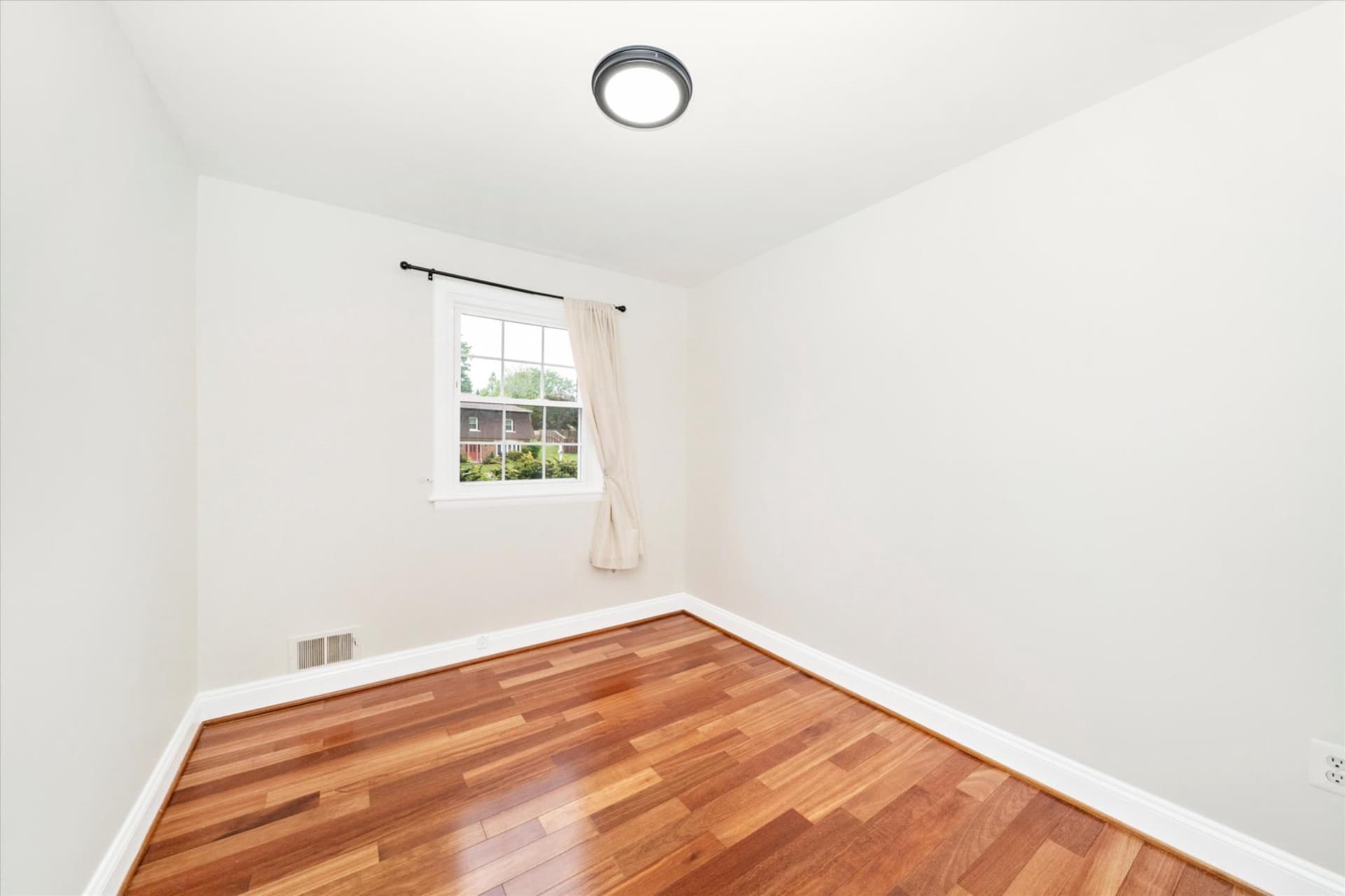 15204 Aylesbury Street photo 13