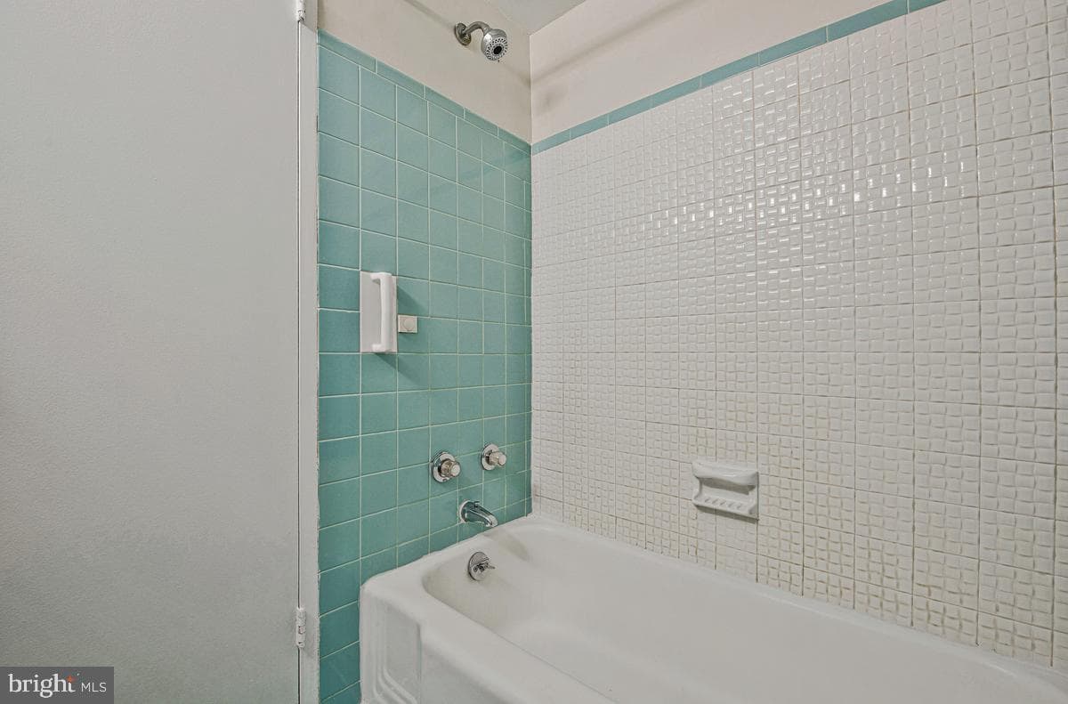 10201 Grosvenor Place #1222 photo 17