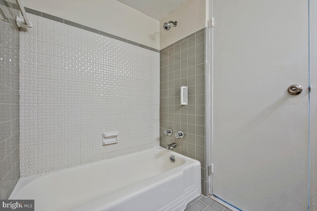 10201 Grosvenor Place #1222 photo 21