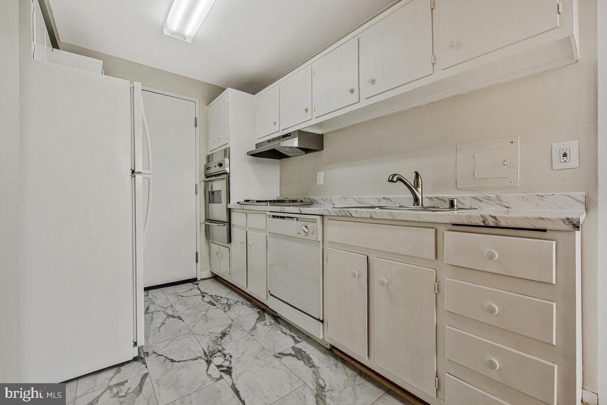 10201 Grosvenor Place #1222 photo 9