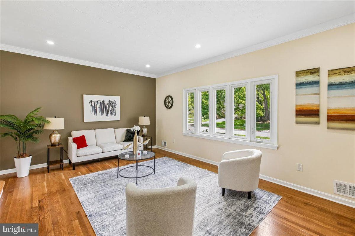 1705 Crestview photo 9