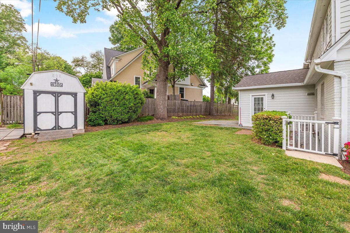 4506 Everett Street photo 8