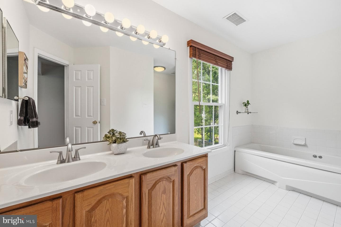 17709 Crystal Spring Terrace photo 34